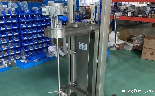2024年4月22日湖北宜昌化妆品厂家成功应用不锈钢升降搅拌机，提升生产效率