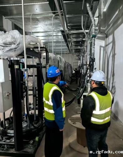 芜湖奇瑞3期雷竞技newbee官网赞助商1000L打胶泵协助现场安装测试交付中！